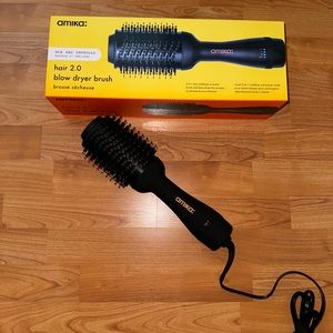 amika 2.0 Hair Blow Dryer Brush (new)